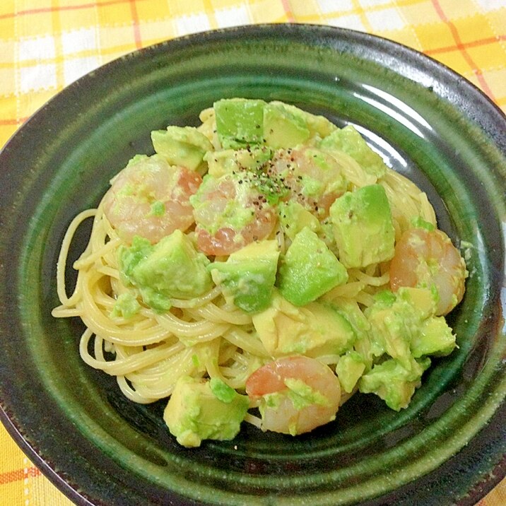 クリーミー エビとアボカドのクリームパスタ レシピ 作り方 By ゆず茶55 楽天レシピ